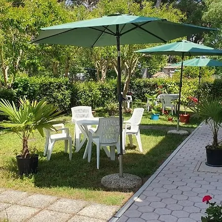 بيت ضيافة Garden Chiara بوريتش