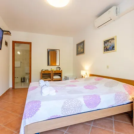 Garden Chiara Πανσιόν 3*