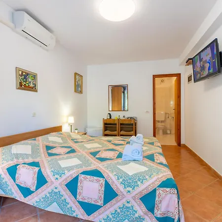 Garden Chiara Πανσιόν 3*