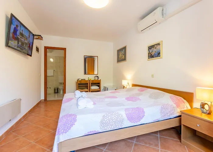 Garden Chiara Πανσιόν 3*