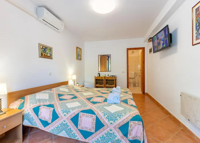 Garden Chiara Πανσιόν 3*